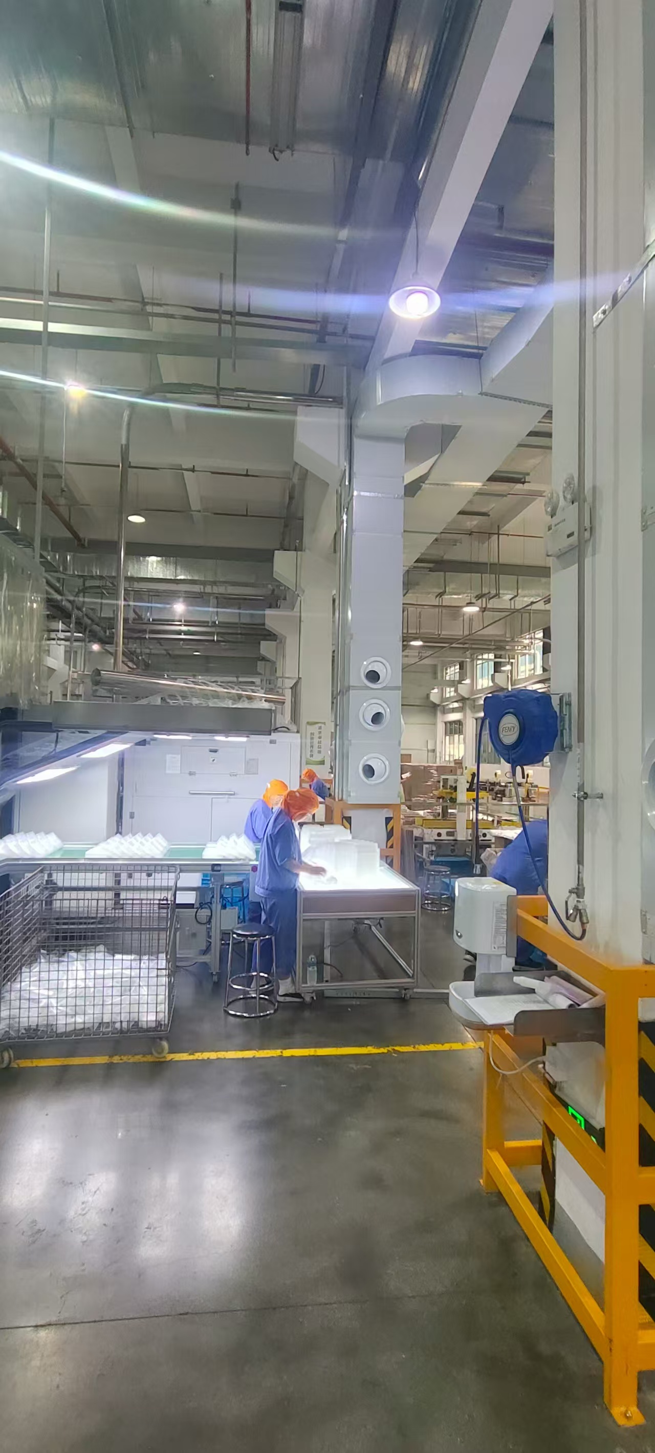 Yuzen ducting installed in a warehouse and logistics facility